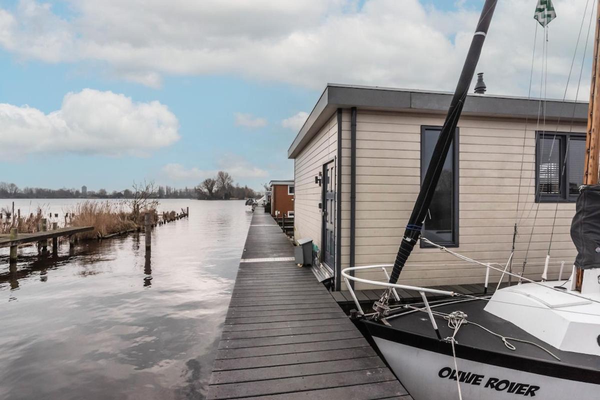 Spacious 120m2 Water Villa With Sauna Near Amsterdam — 4-Star Luxury Hotel in Aalsmeer, Netherlands
