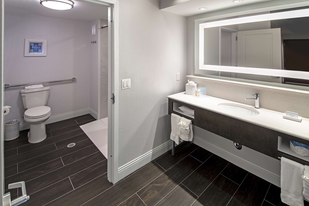 Hampton Inn & Suites Fairfield - photo 42