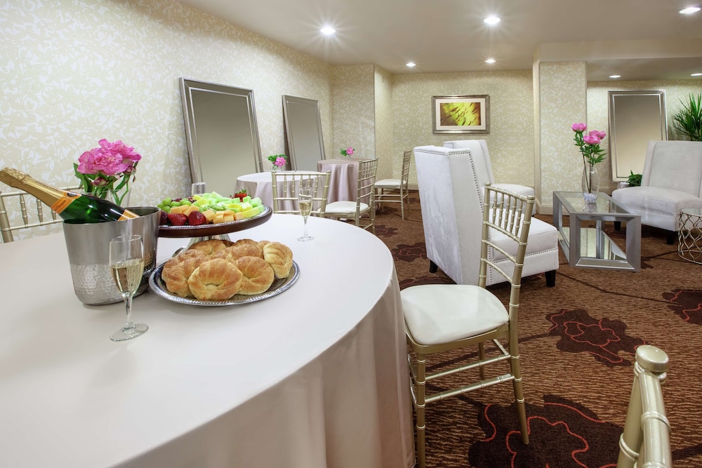 Hilton Garden Inn Pittsburgh University Place - photo 36