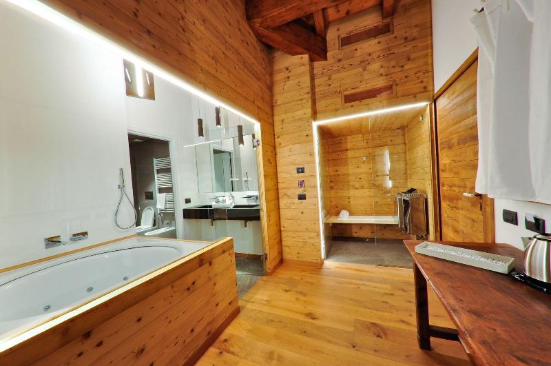 Maison Bionaz Luxury Ski & Sport — 4-Star Luxury Hotel in Aosta, Italy