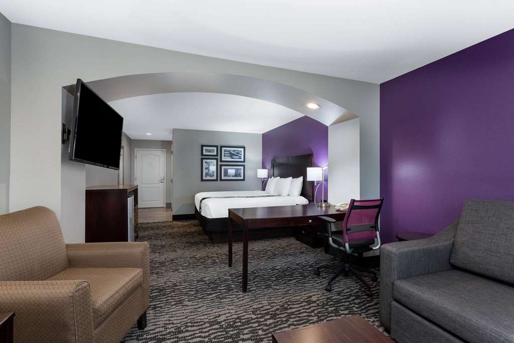 La Quinta Inn & Suites by Wyndham Huntsville Airport Madison - photo 22