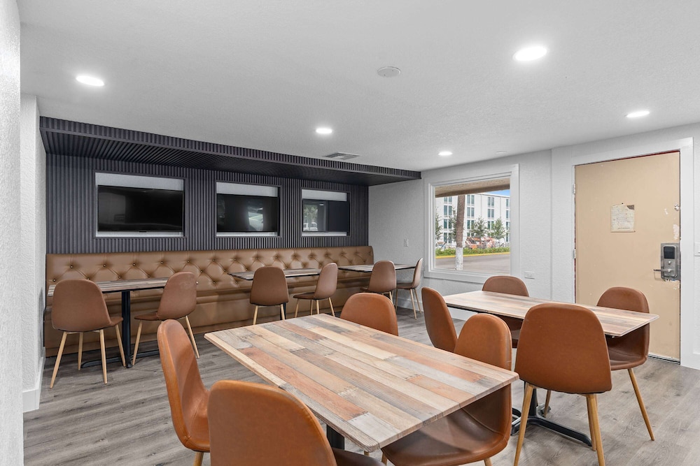 Super 8 by Wyndham Kissimmee Orlando - photo 47