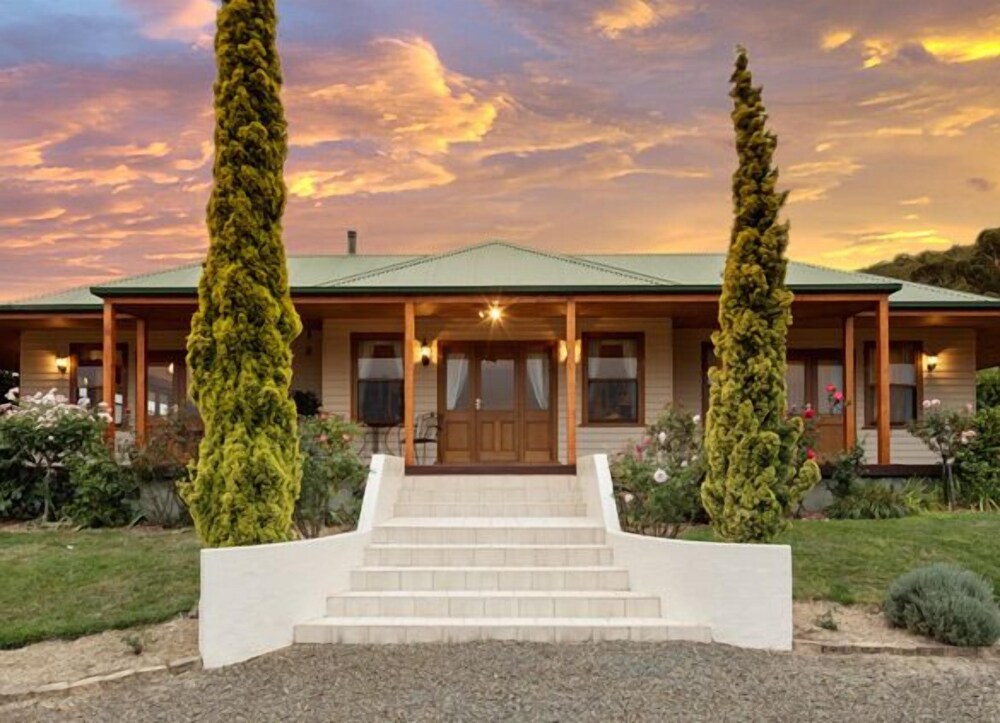 Ambience on Huon Bed and Breakfast — 4-Star Luxury Hotel in Wattle Grove, Australia