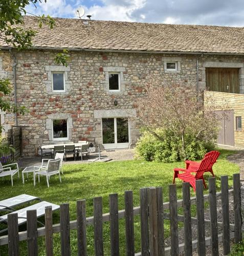 Lozère St Alban Aubrac Margeride gîte 4 étoiles 8 personnes au calme près nature — hotel in Saint-Alban-Sur-Limagnole