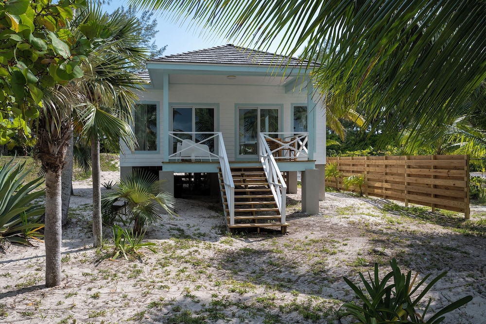 Pink Sand Paradise: Luxury Home On The Beach — 4-Star Luxury Hotel in Governor's Harbour, Bahamas
