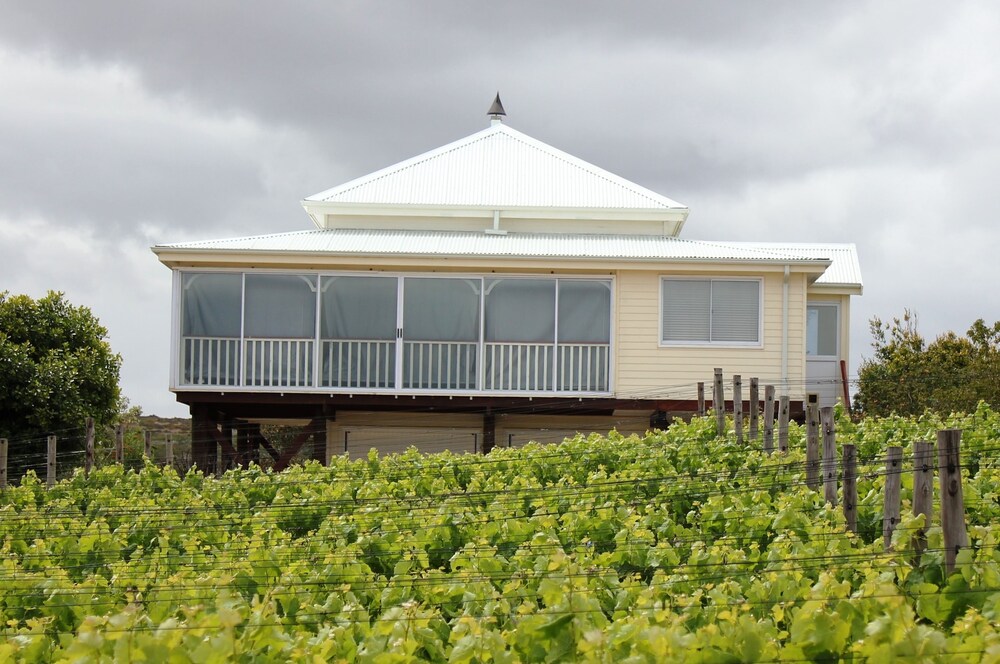 De Wingerd - carbon neutral hotel in Unknown City