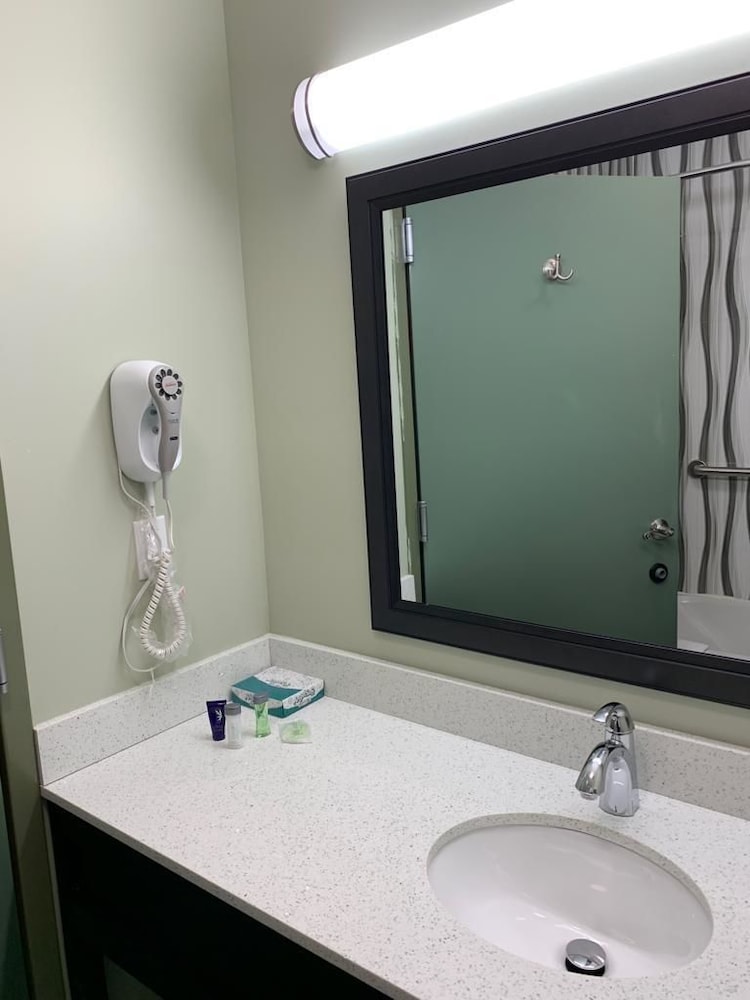 Quality Inn Jamaica - photo 6