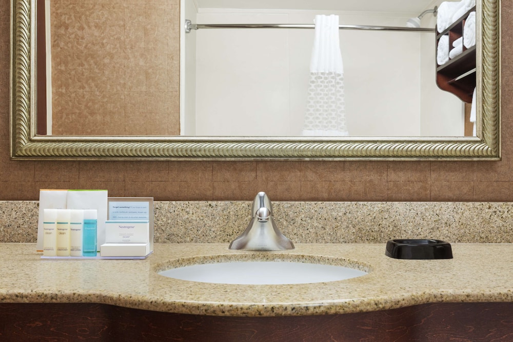 Hampton Inn Forrest City - photo 15