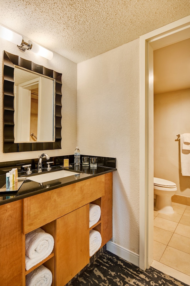 DoubleTree by Hilton Hotel Berkeley Marina - photo 43