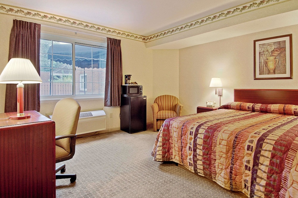 Days Inn by Wyndham Cleveland Lakewood - photo 8