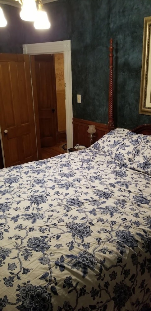 Historic Victorian Inn - photo 19