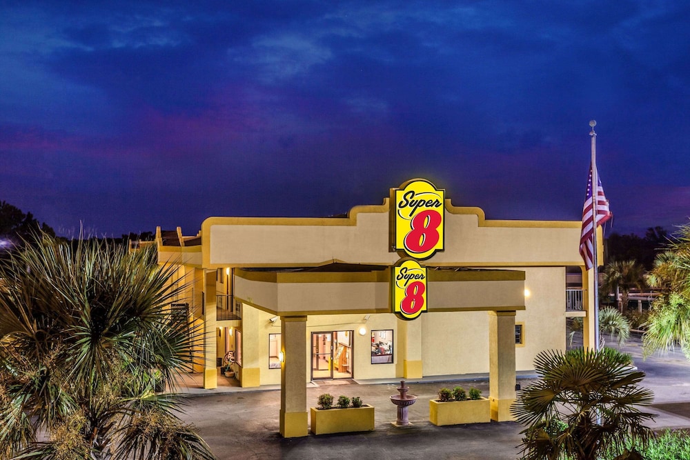 Super 8 by Wyndham Stockbridge - photo 28