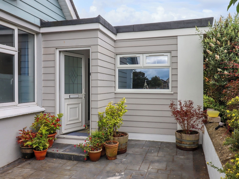 Brixham Breeze Cabin — 4-Star Luxury Hotel in Brixham, United Kingdom