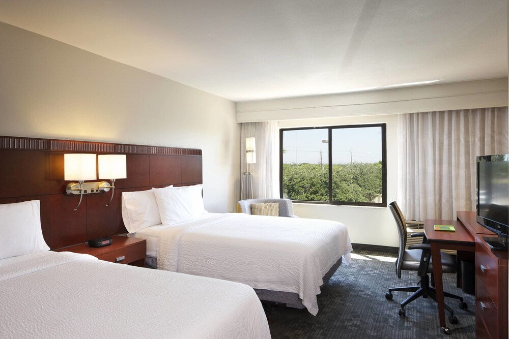 Courtyard by Marriott Brownsville - photo 14