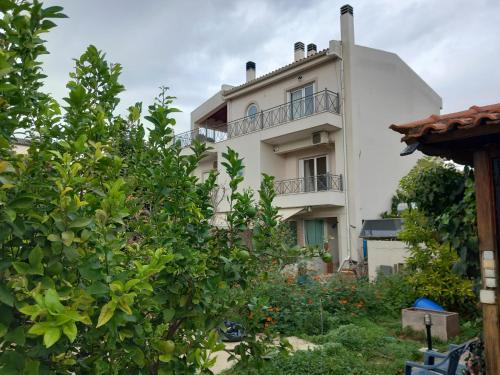 Pavlosloft — 4-Star Luxury Hotel in Paiania, Greece