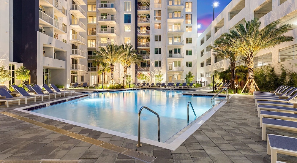 Landing West Palm Beach — West Palm Beach