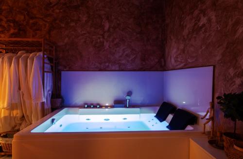 SPA Diamond 71 Sqm Private Whirlpool — 4-Star Luxury Hotel in Athens, Greece