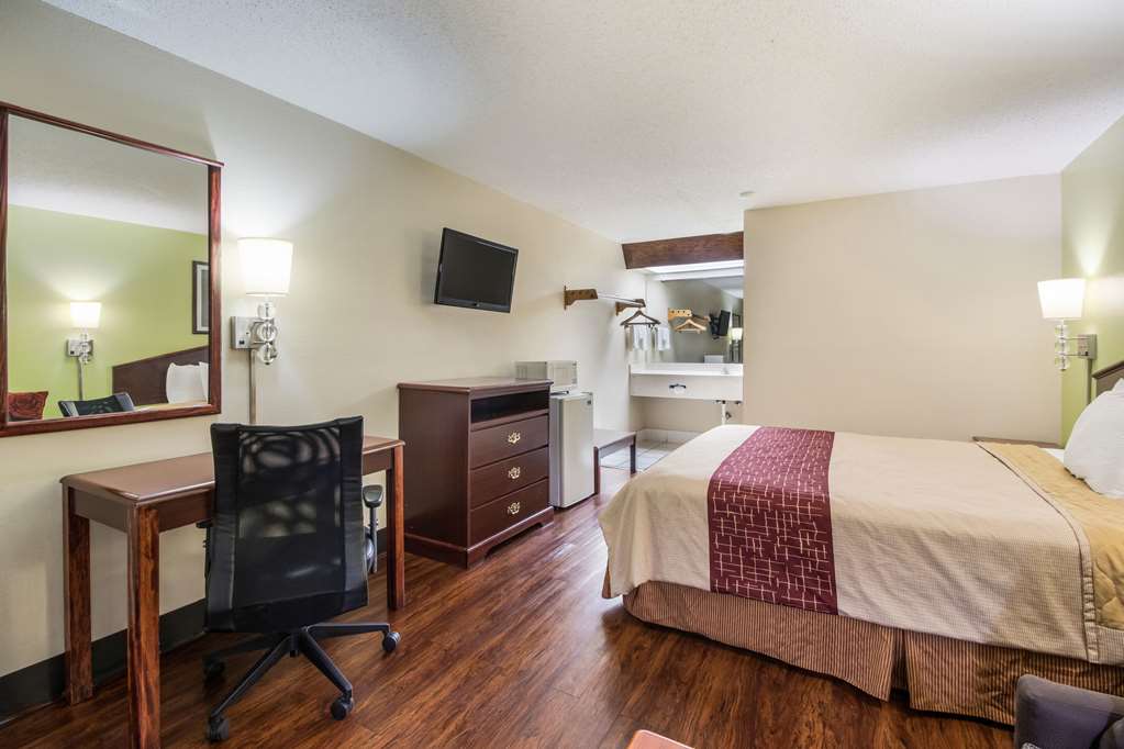 Rodeway Inn Bolivar - photo 11