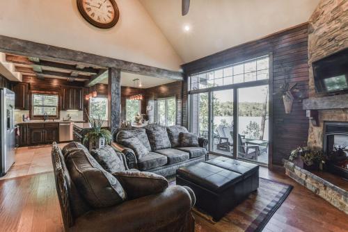 Chalets Resort Luxury Lakefront Villa Amazing View 2 Pools Free Amenities Dock — 4-Star Luxury Hotel in None, United States