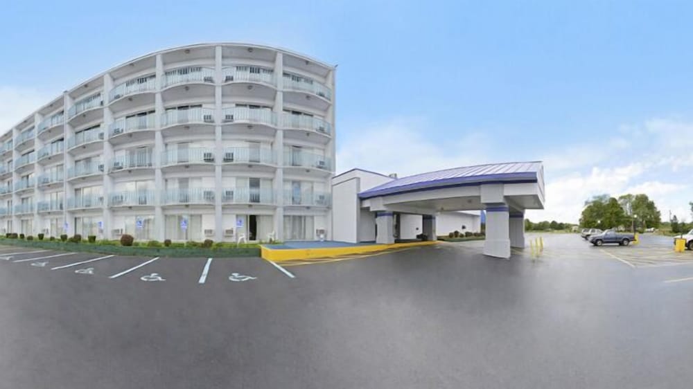 Howard Johnson by Wyndham Benton Harbor St. Joseph - photo 35