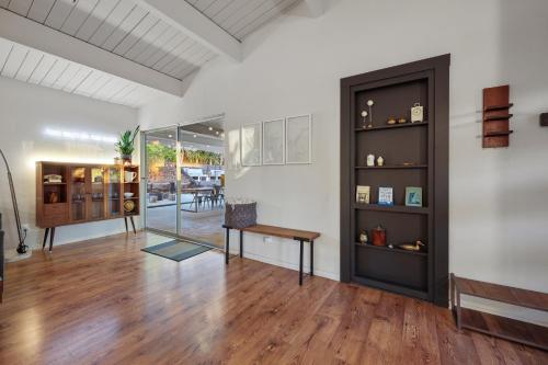 Agua Dulce Mid Century Oasis Pool &Hot Tub — Spring Valley — photo 5