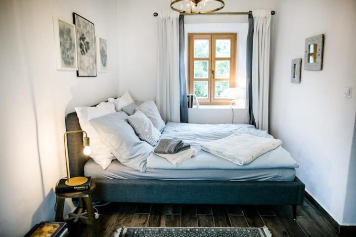 Apartment Aussee Beletage Salzherrenhof Küche WLAN Netflix — 4-Star Luxury Hotel in Bad Aussee, Austria