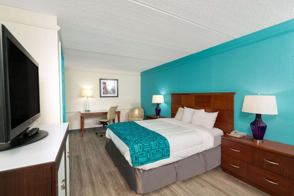 Howard Johnson by Wyndham Atlanta College Park - photo 9