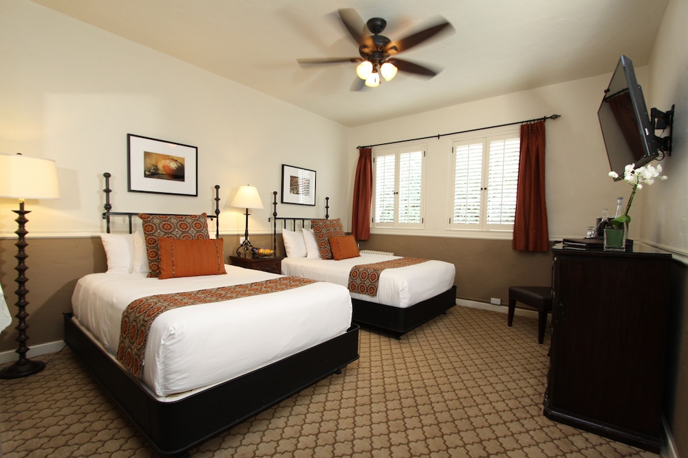 Cypress Inn - photo 14