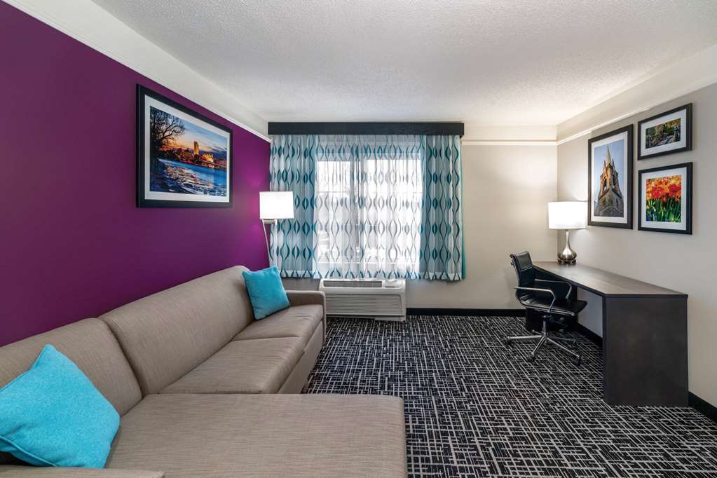 La Quinta Inn & Suites by Wyndham Latham Albany Airport - photo 19