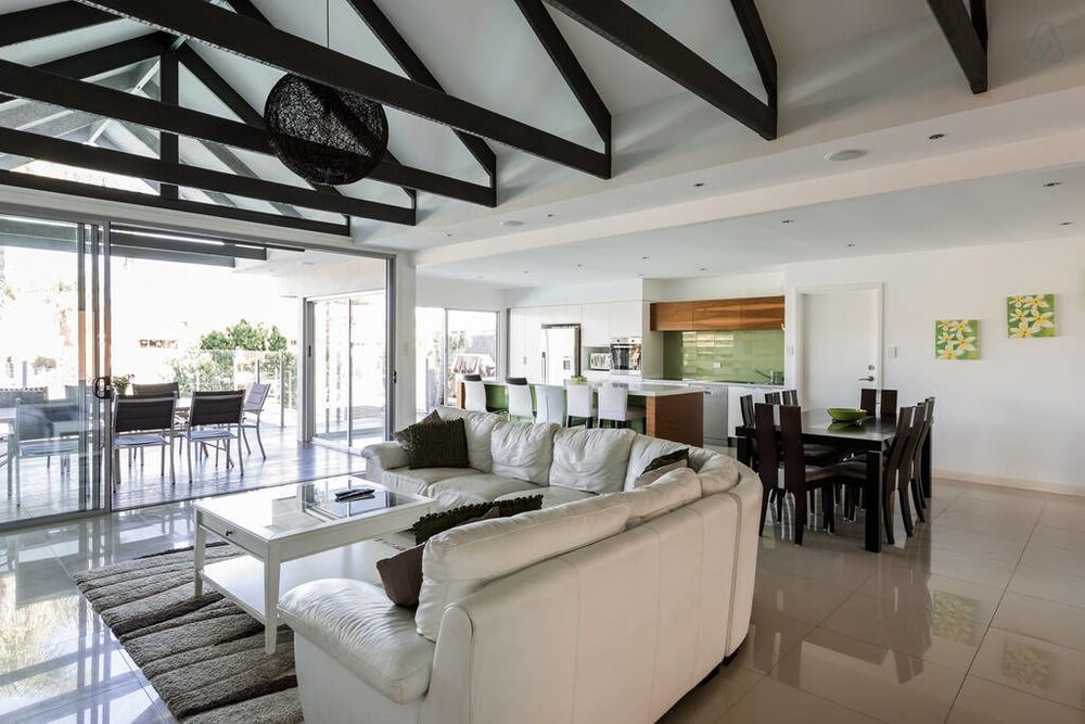 Casa Salerno — 4-Star Luxury Hotel in Surfers Paradise, Australia