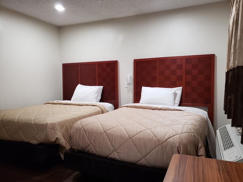 Clear Lakes Inn - photo 10
