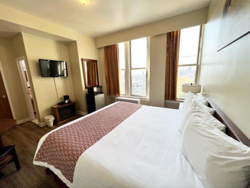 Lenox Hotel and Suites - photo 13