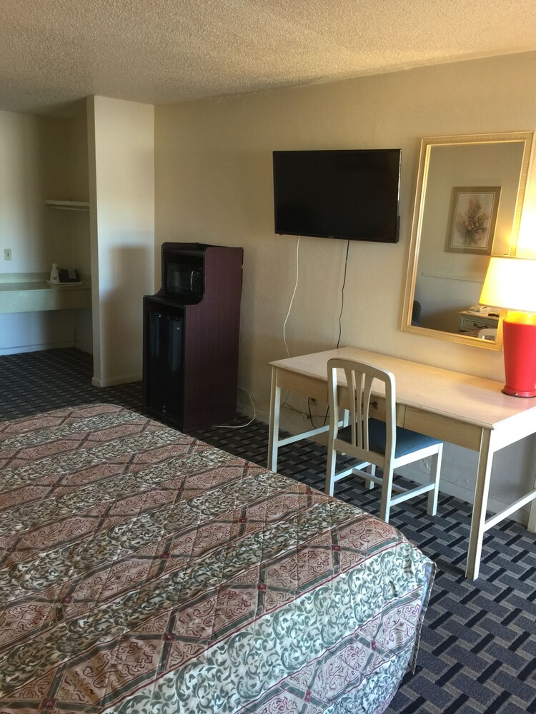 Executive Inn Marianna - photo 13