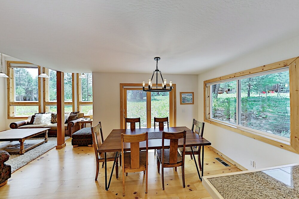 Tahoe Donner Luxury Sleeps 14 Hot tub 3100 sqft - photo 11