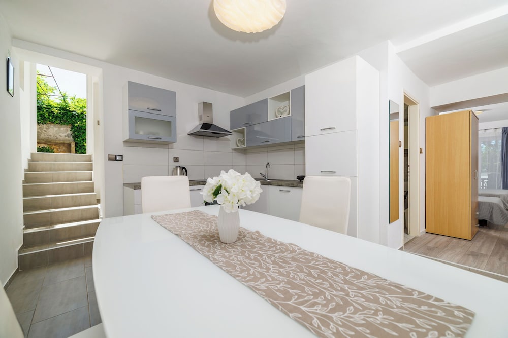 Apartments Jadranka — 4-Star Luxury Hotel in Crikvenica, Croatia