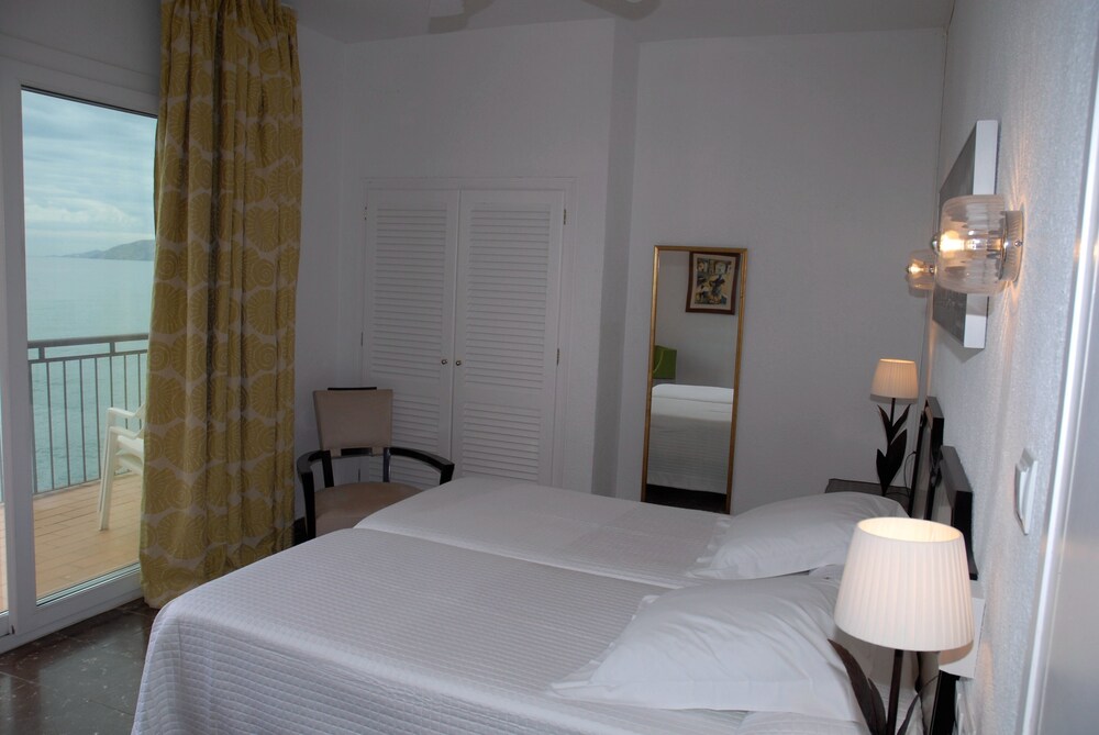 Hotel Grifeu — Llanca — photo 5