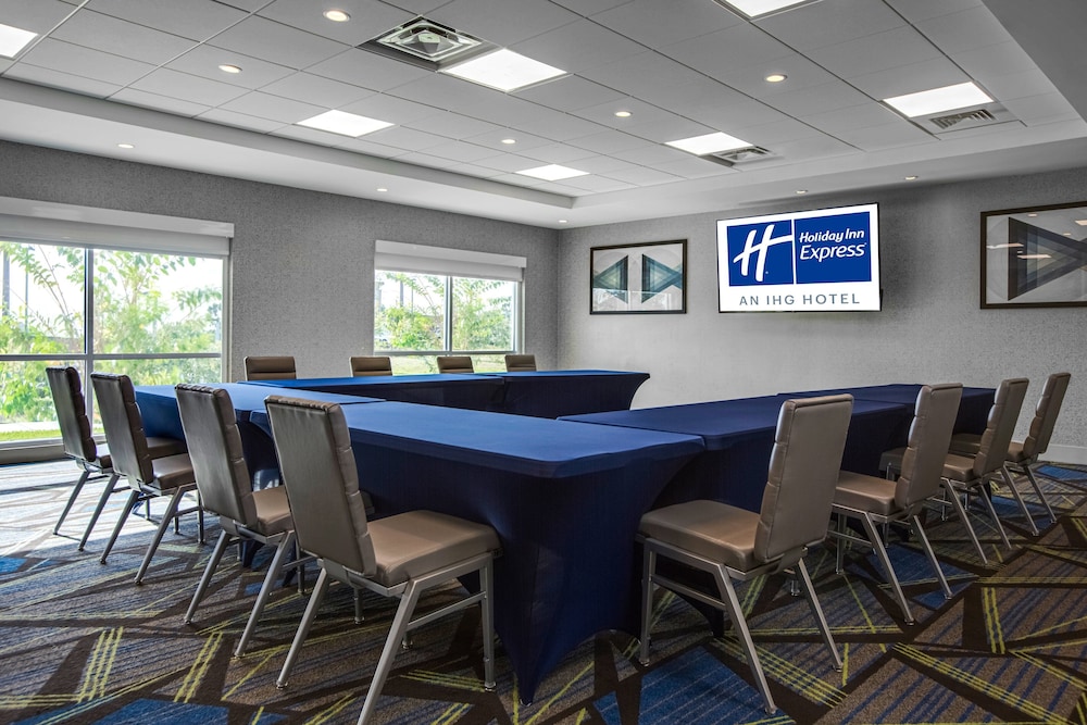 Holiday Inn Express & Suites Sanford Lake Mary by IHG - photo 33