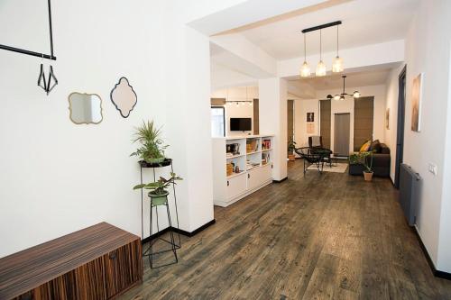 Wehost Apartment On site Pool & Gym Not Included