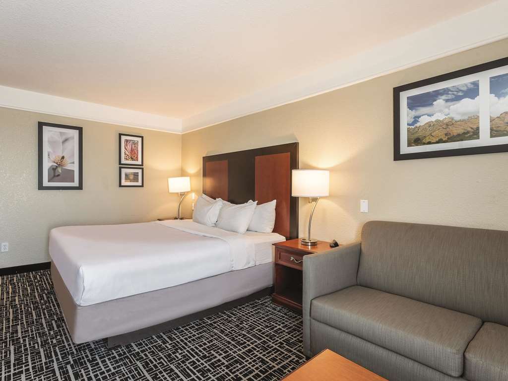 La Quinta Inn & Suites by Wyndham Deming - photo 18