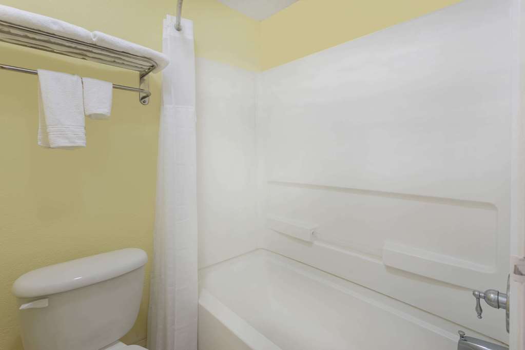 Super 8 By Wyndham Kingsland I 95 Naval Base Area - photo 8