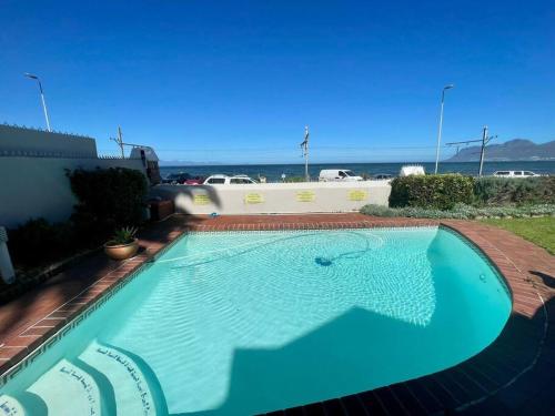 Kalk Bay Stylish 2Bed with Private Deck & Seaviews 10 SJT