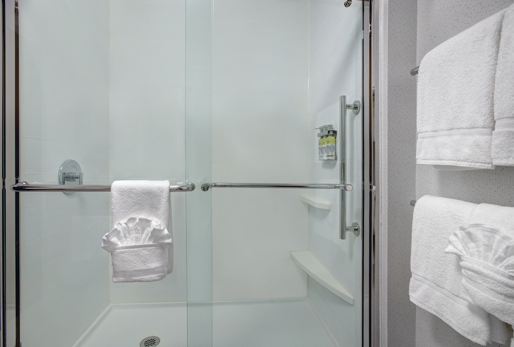 Holiday Inn Express & Suites Milwaukee Brookfield by IHG - photo 21