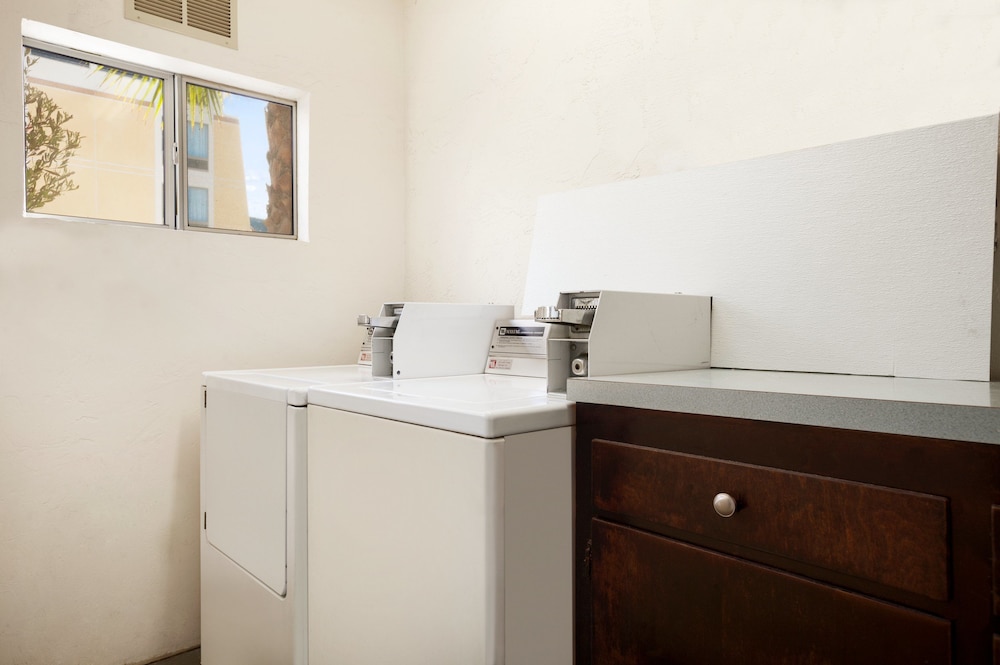 Days Inn by Wyndham Oceanside - photo 25