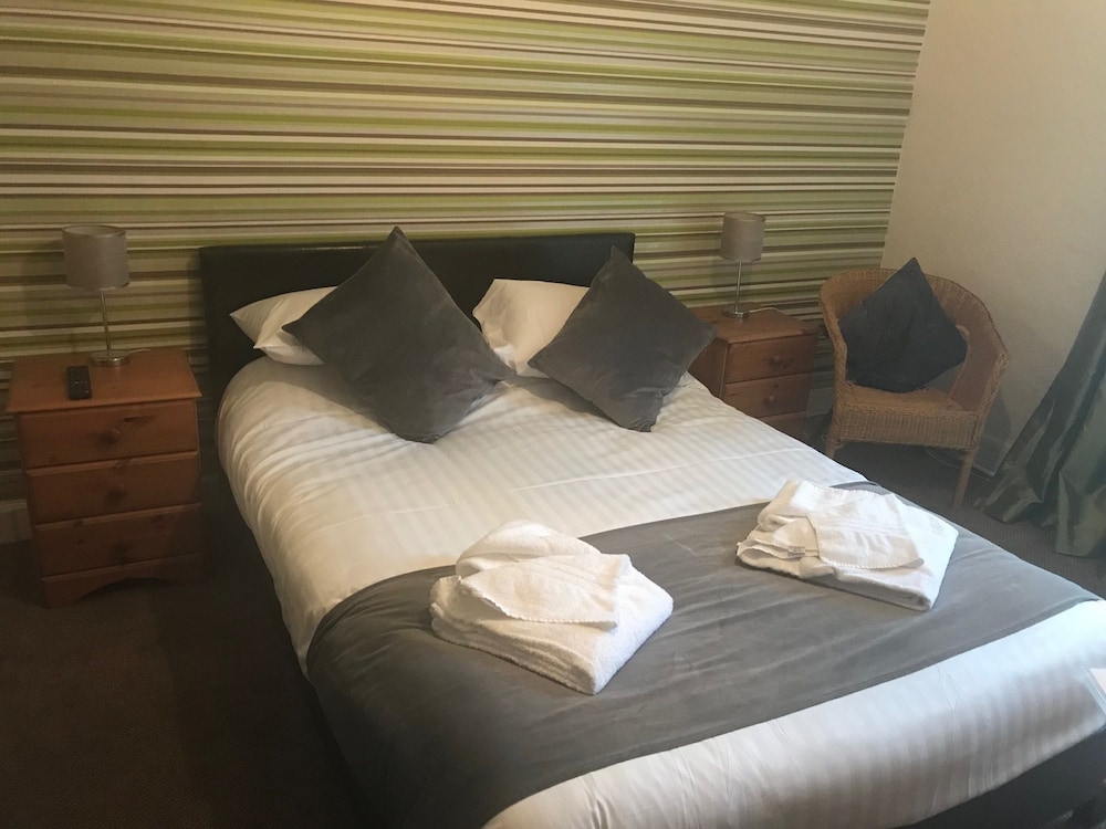 Crown Hotel — hotel in Langholm