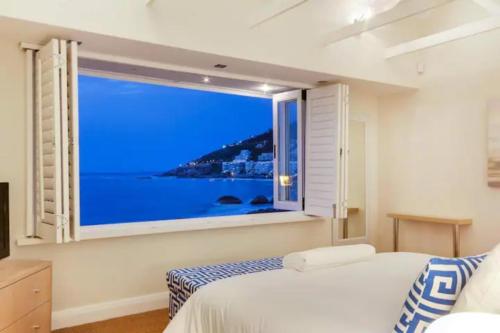 Clifton 4th Beach Villa 6 Sleeper