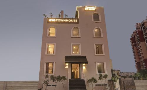 Townhouse Amaraa Hotel Near Phoenix Palassio — 4-Star Luxury Hotel in Lucknow, India