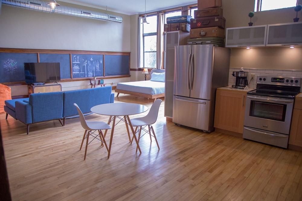 School 31 Lofts at Colors Studios - photo 125