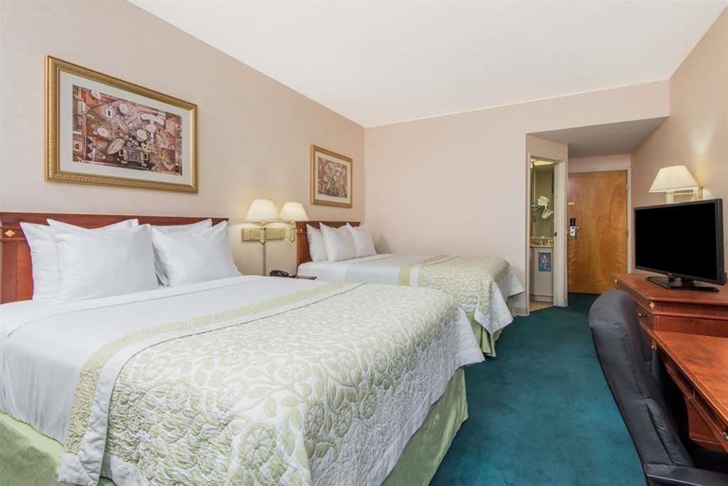 Inn Springfield Chicopee - photo 17