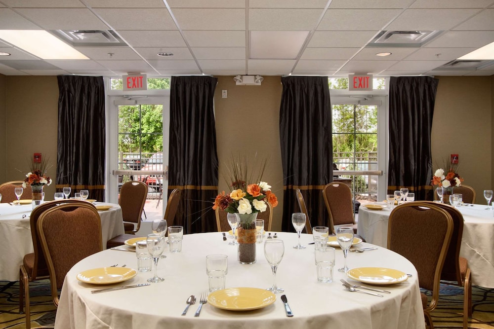 Homewood Suites by Hilton Rochester Greece NY - photo 26