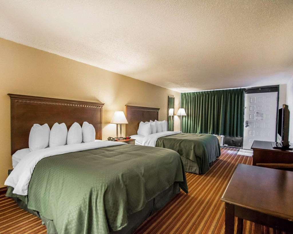 Quality Inn & Suites at Tropicana Field - photo 26